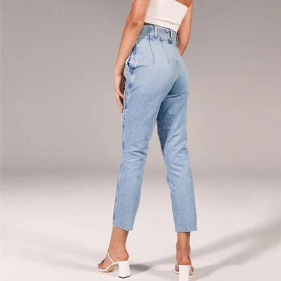 Abercrombie & Fitch Mom Jeans High Waisted Raw Hem Bare Back Size 29/8 - Picture 1 of 6